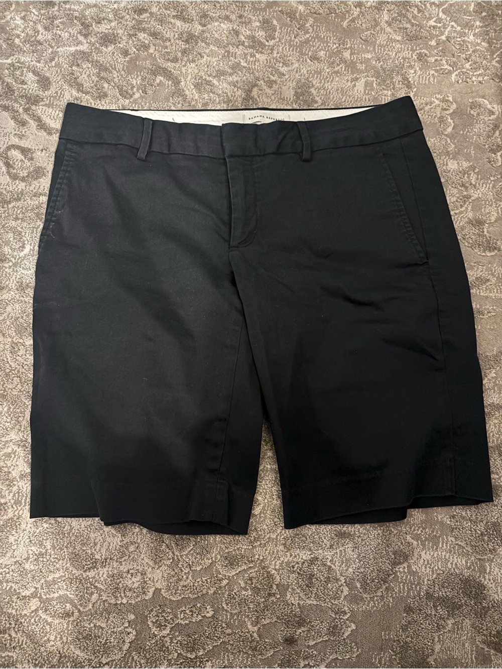 Banana Republic black Sloan Sateen Bermuda Short women’s size 8
